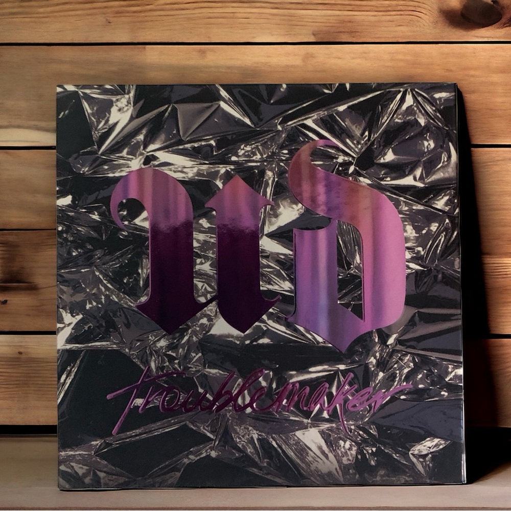 Urban Decay Eyeshadow Palette “Troublemaker”